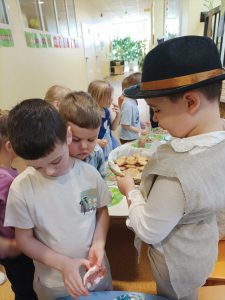 12 (1) (1) (1) (1) (1) (1) (1) (1) (1)